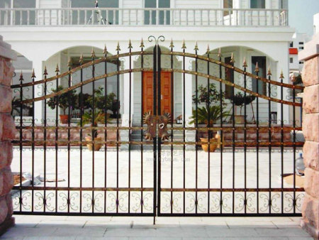 鐵(tie)藝大門(men)