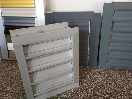 手(shǒu)動鋁合(hé)金百葉(yè)窗